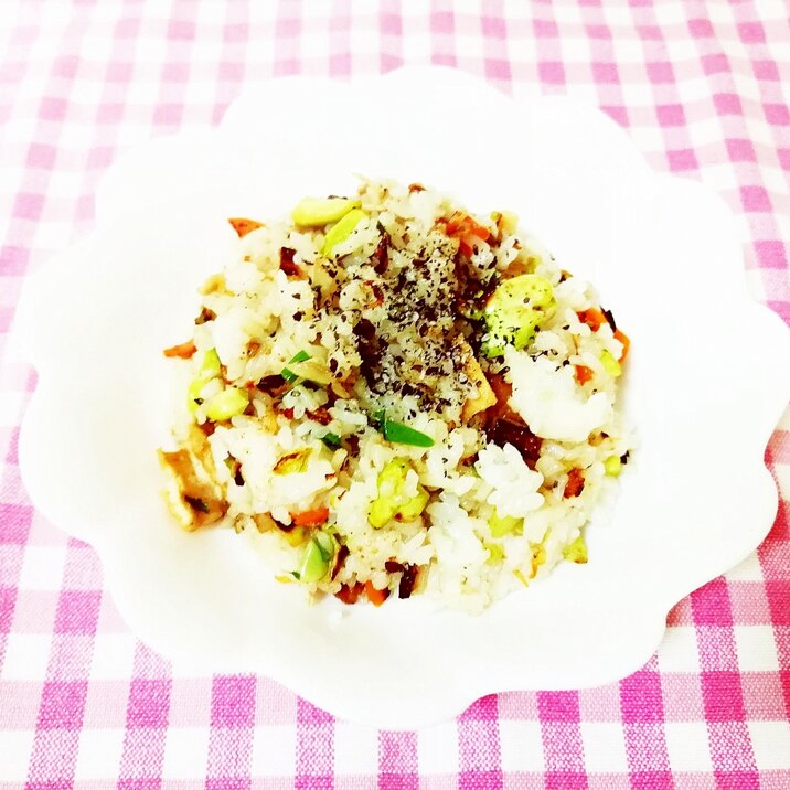 煮揚げ入り♪ソラマメと人参の炒飯